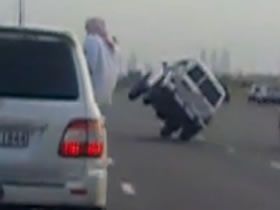 Вождение в Дубае не бывает скучным (Видео)